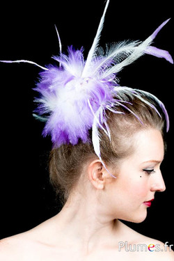 Bijou en plumes de coq - haut. env. 30 cm - lilas-blanc